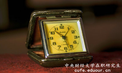 中央財(cái)經(jīng)大學(xué)保險(xiǎn)學(xué)在職研究生申碩考試什么時(shí)候報(bào)名？